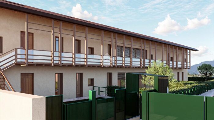 Appartamento trilocale in vendita in Via Monte Ortigara, Torre Boldone