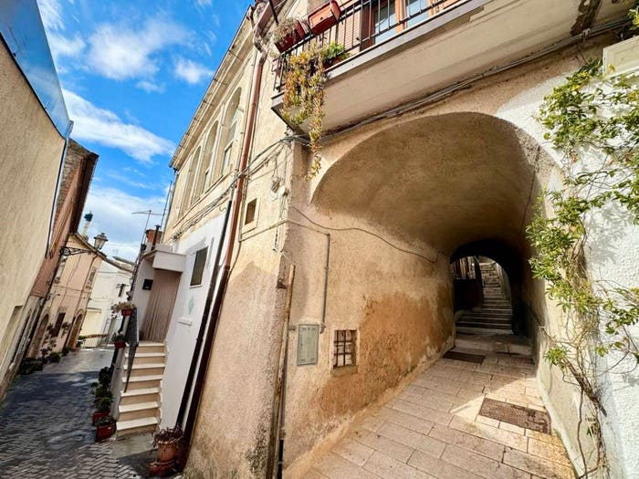 Casa con 6 locali in vendita in VIA GIOVANNI BOCCACCIO, Motta Montecorvino