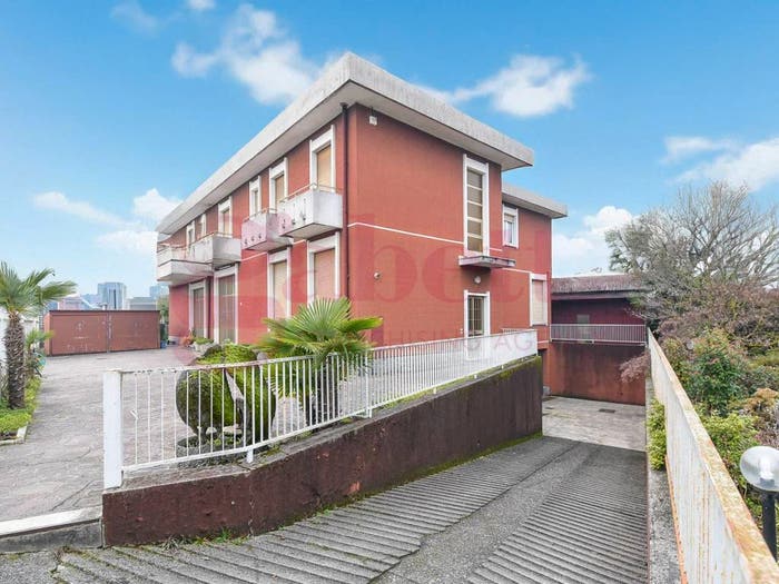 Casa quadrilocale in vendita in Via Aprile, Cabiate