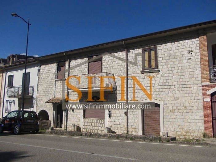 Casa con 6 locali in vendita in Contrada Serra, Montefusco