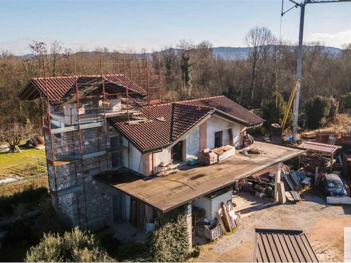 Casa con 6 locali in vendita in Via Piave, Centro, Biandronno