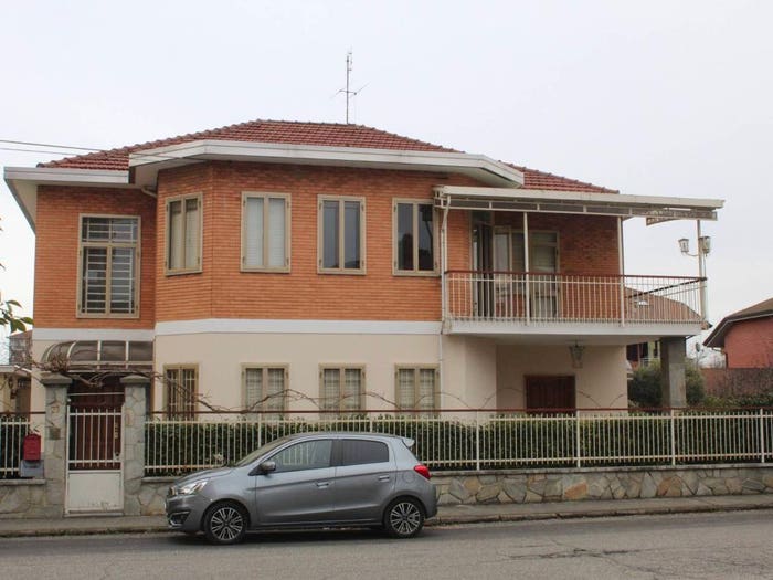 Casa con 6 locali in vendita in Via Cavalier Luigi Ronco, Centro, Leinì