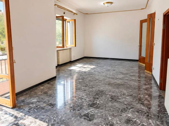 Appartamento con 6 locali in vendita in Viale Antonio Gramsci, Centro, Asciano