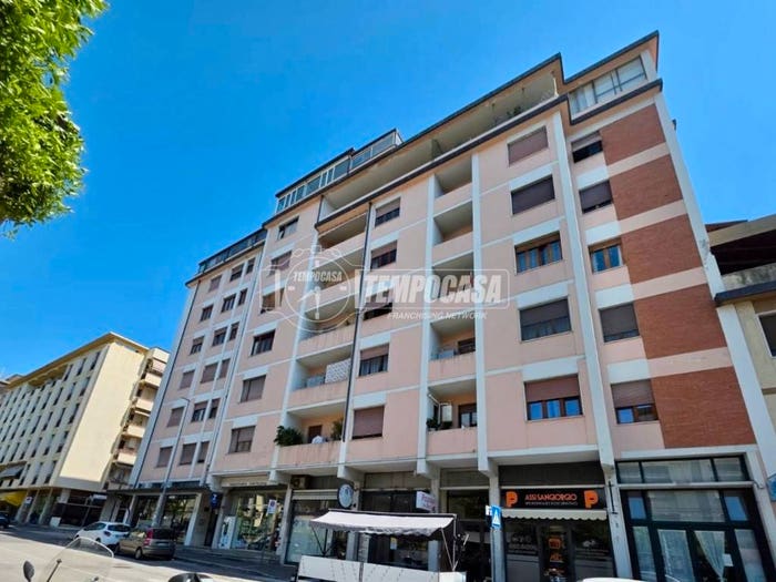 Appartamento con 5 locali in vendita in Via Enrico Fermi, Centro, Massa