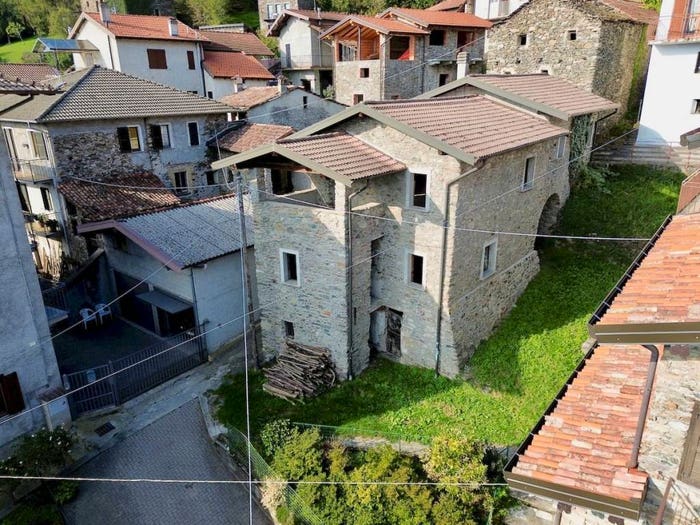 Casa con 5 locali in vendita in Via Brenzio, Brenzio, Gravedona ed Uniti
