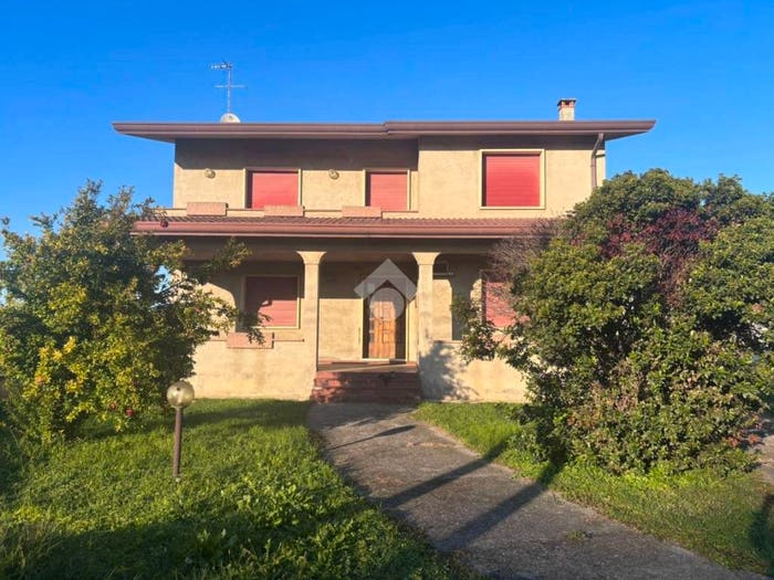 Casa con 6 locali in vendita in Via Mira, Correzzola
