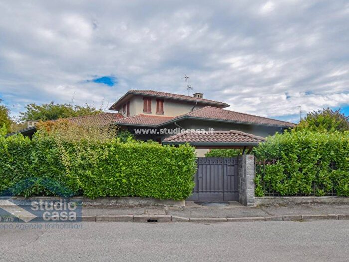 Casa con 6 locali in vendita in Via Forze dell'Ordine, Centro, Sant'Angelo Lodigiano
