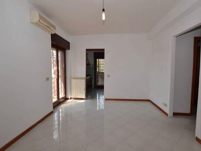 Appartamento quadrilocale in vendita in Strada Comunale di Montegiove, Centro, Genzano di Roma