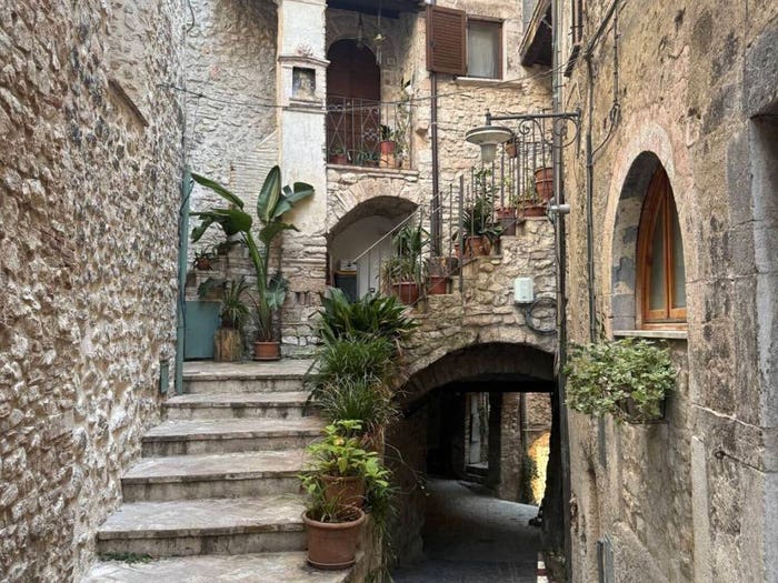 Appartamento quadrilocale in vendita in Casteldilago, Arrone
