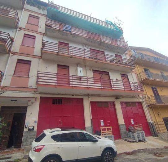 Appartamento con 5 locali in vendita in Via Madonna Del Carmine, Montelepre