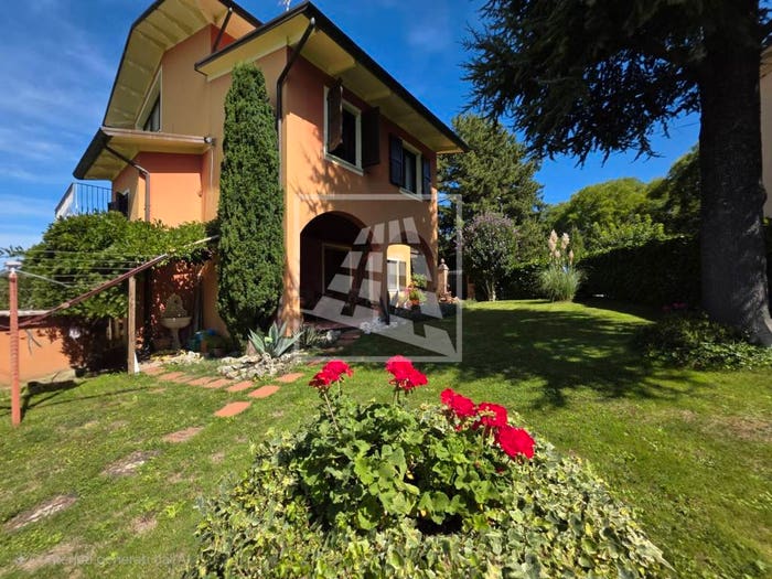 Casa con 6 locali in vendita in Via Poiago, Carpineti