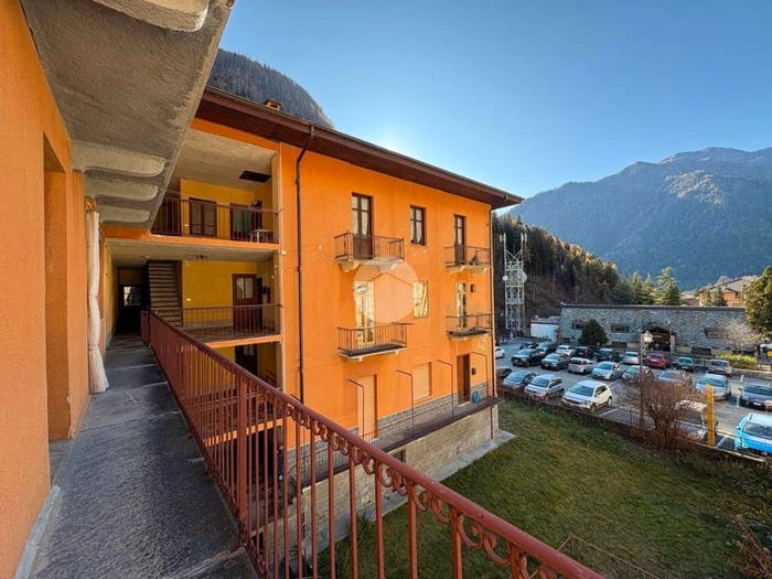 Casa con 6 locali in vendita in Via Roma, Centro, Ronco Canavese