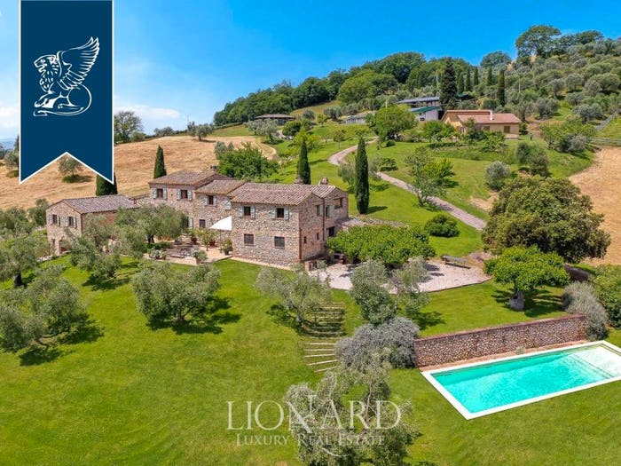 Casa con 6 locali in vendita in Amelia