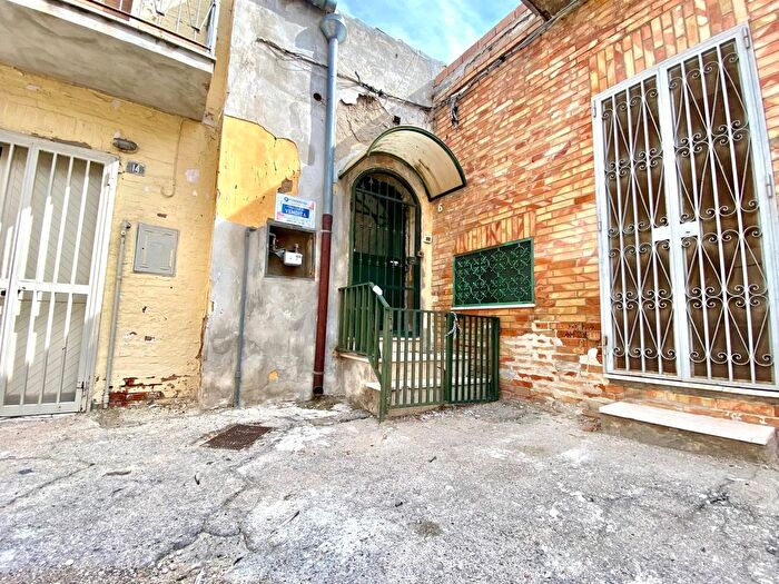 Casa trilocale in vendita in Vico Secondo alle Mura, Lucera