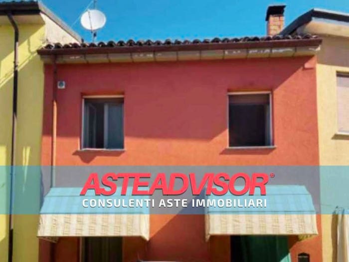 Casa con 6 locali in vendita in Via Albertina, Centro, Cervesina