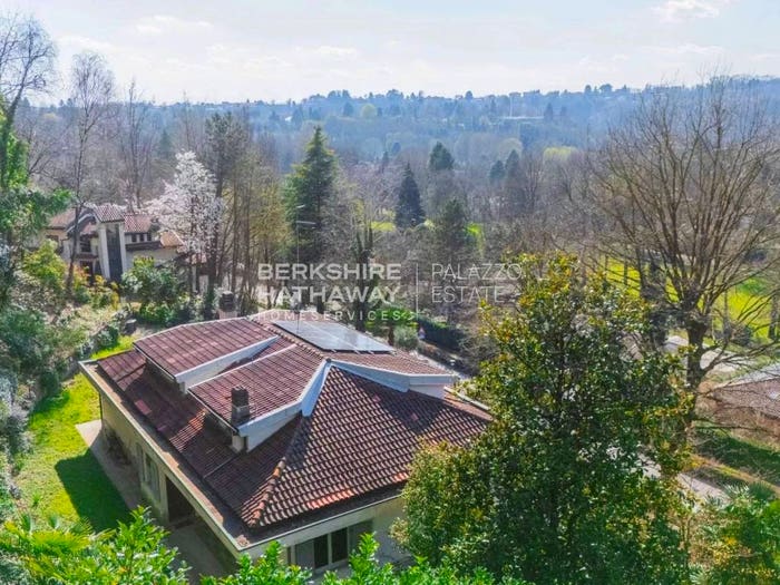 Casa con 6 locali in vendita in Via del Golf, Centro, Carimate