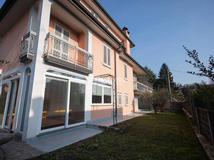 Casa con 6 locali in vendita in Via Tofane, Pagnano, Merate