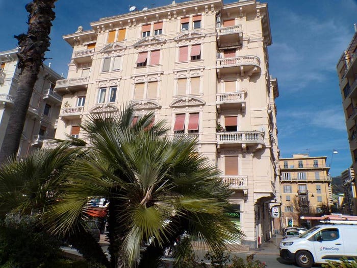 Appartamento quadrilocale in vendita in Lungomare di Pegli, Pegli, Genova