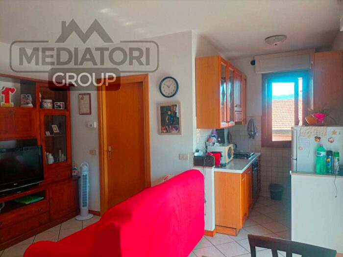Appartamento bilocale in vendita in Via Francesca Nord, Centro, Monsummano Terme