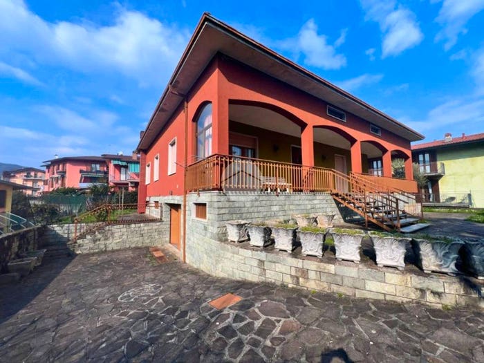 Casa con 5 locali in vendita in Via Fratelli Calvi, Centro, Credaro