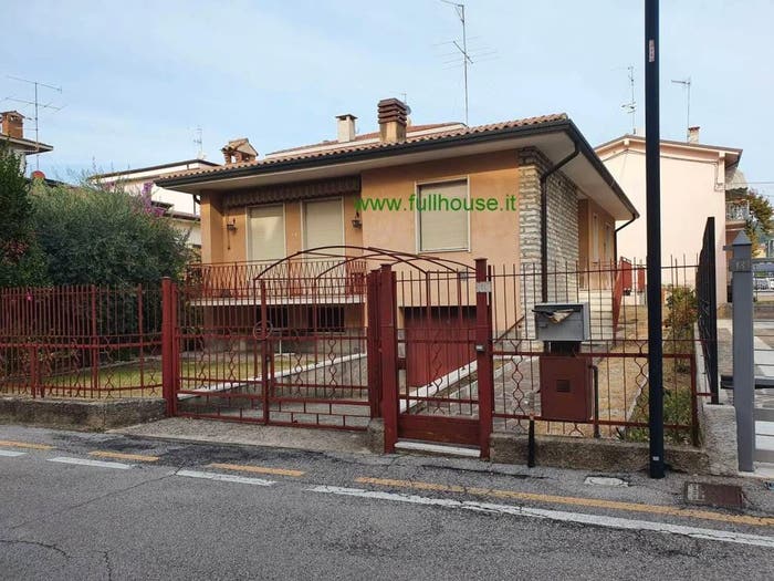 Casa con 5 locali in vendita in Via C Colombo, Centro, Bardolino