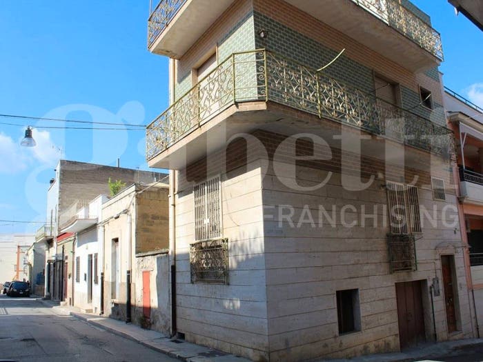 Casa quadrilocale in vendita in Via Lagrasta, Centro, Canosa di Puglia