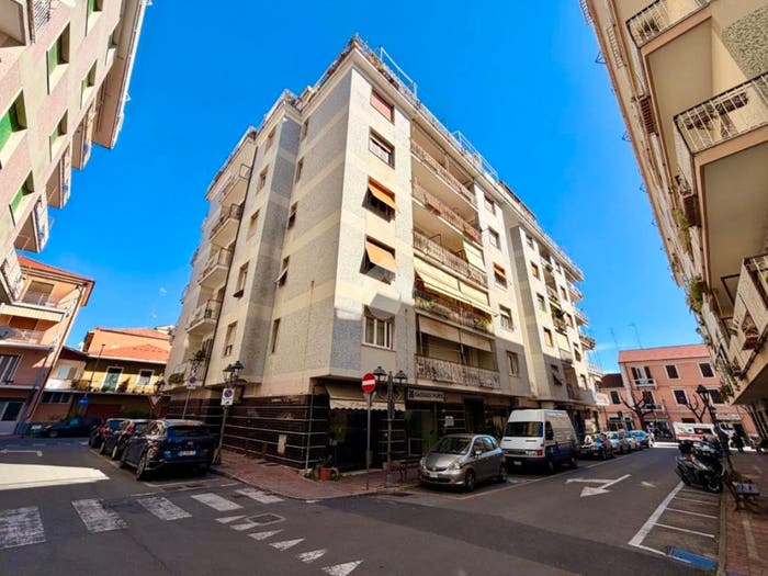 Appartamento quadrilocale in vendita in Via Esperanto, Centro, Albenga
