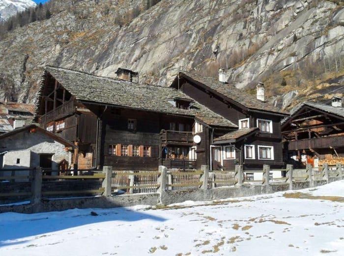 Casa con 6 locali in vendita in Centro Abitato Pecetto, Staffa, Macugnaga