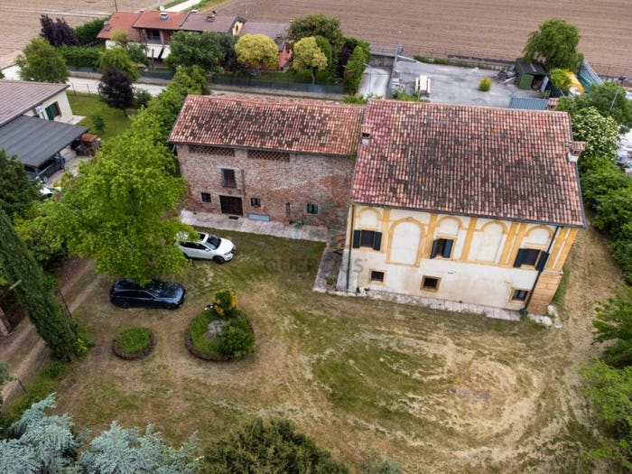 Casa con 6 locali in vendita in Via Caselle, Centro, Buttapietra