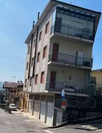 Appartamento trilocale in vendita in Via Matteo Fagiani, Centro, Sorisole