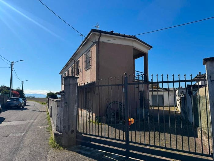 Casa quadrilocale in vendita in Strada Morononi, Centro, Mede
