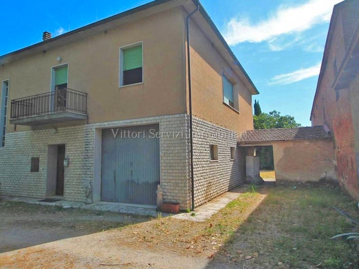 Casa con 6 locali in vendita in via sciarti, Montepulciano