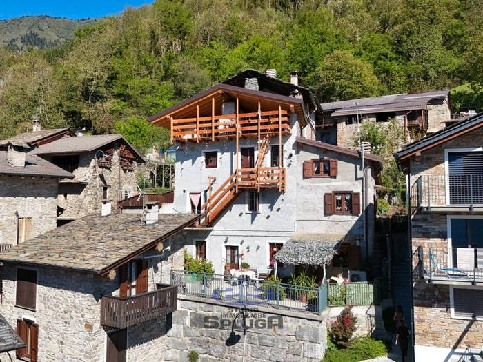 Casa con 6 locali in vendita in Via Gorizia, Centro, Buglio in Monte