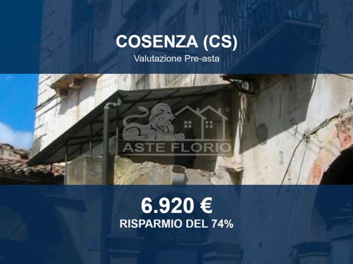 Appartamento quadrilocale in vendita in Via Santa Lucia, Centro Storico Serra Soprana, Cosenza