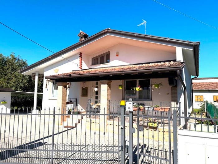 Casa con 6 locali in vendita in Vicolo Alessandro Scarlatti, Centro, Ruda