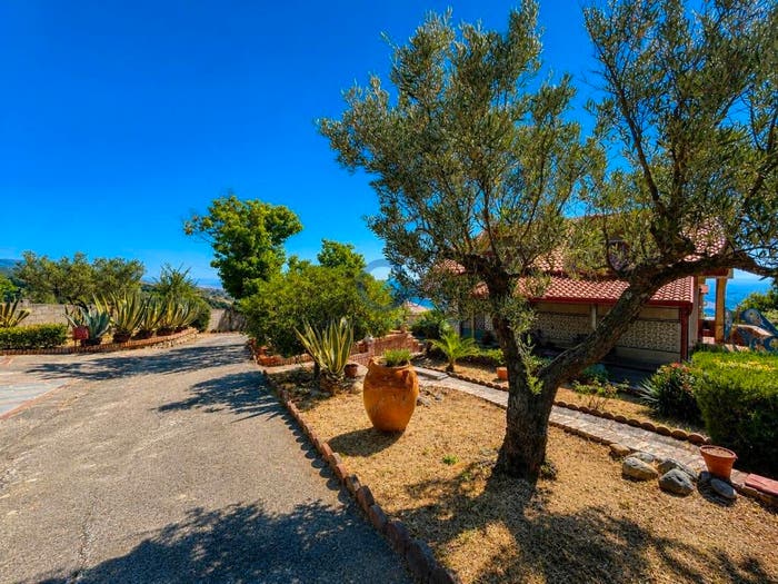 Casa con 6 locali in vendita in Via Po, Cropani