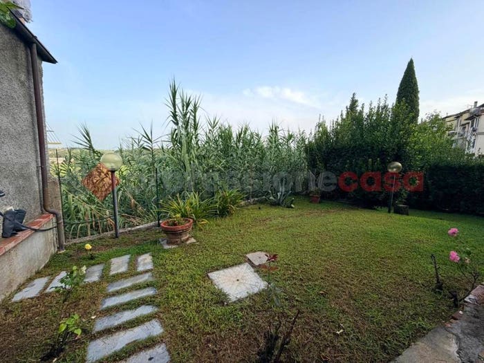 Casa con 6 locali in vendita in VIA VITTORIO VENETO, Comeana, Carmignano