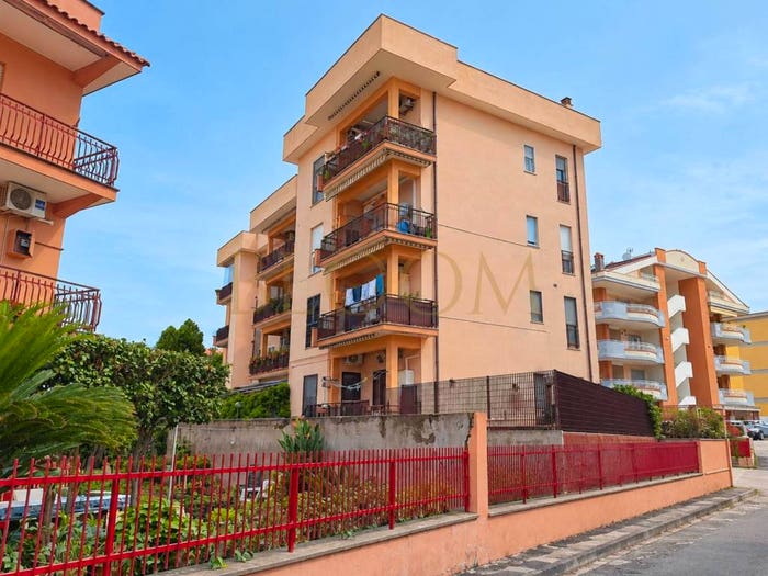 Appartamento quadrilocale in vendita in Via Sicilia, Centro, Aprilia
