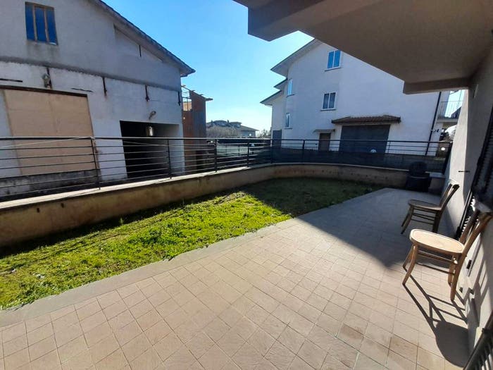 Appartamento quadrilocale in vendita in Via Felice Antonio Tossini, Centro, Caprarola