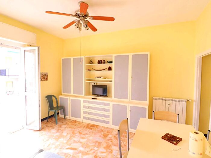 Appartamento trilocale in vendita in Via Alessandro Manzoni, Loano