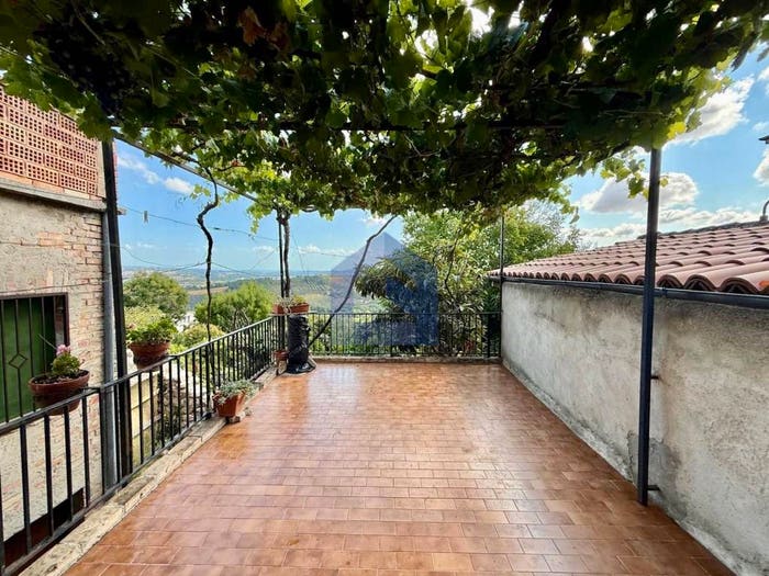 Casa quadrilocale in vendita in Via Roma, Centro, Perano