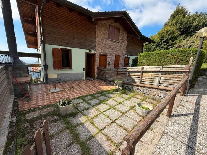 Appartamento trilocale in vendita in Via Poggio Ama, Selvino