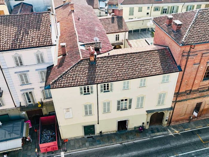 Appartamento trilocale in vendita in Via Palazzo di Città, Centro Storico, Chieri