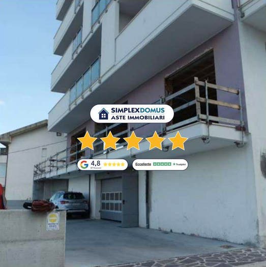 Appartamento con 5 locali in vendita in Via Martiri Ungheresi, Centro, Pianella