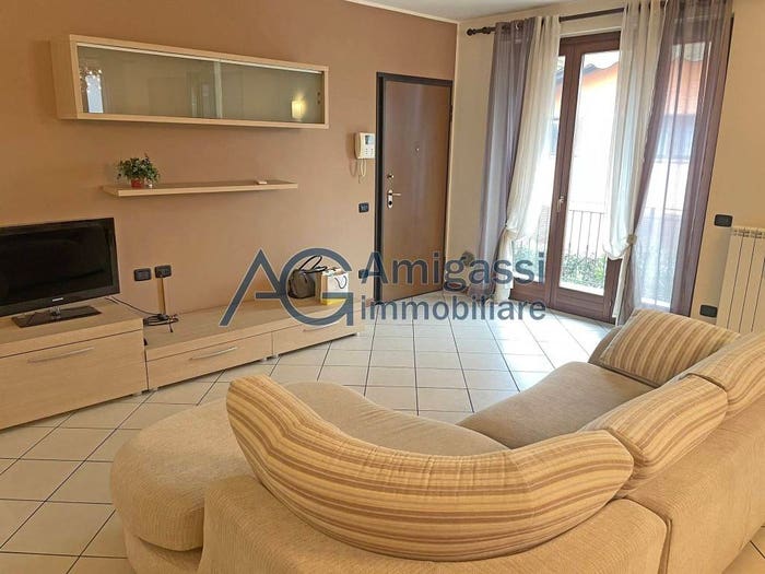 Appartamento trilocale in vendita in Via Carso, Azzano San Paolo
