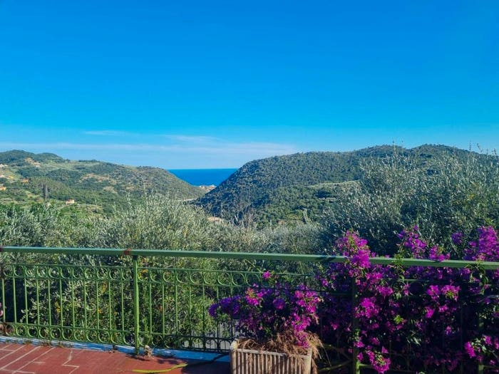 Appartamento quadrilocale in vendita in Via per Olle, Finale Ligure