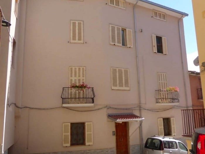 Casa con 6 locali in vendita in Via Centrale, Colledimezzo