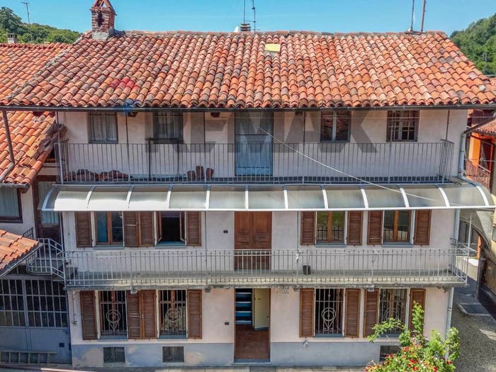 Casa con 6 locali in vendita in Via Portici, Zimone