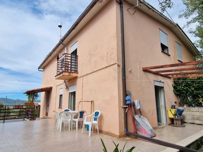 Casa con 6 locali in vendita in CIRCONVALLAZIONE MOIANENSE, Centro, Poggio Moiano