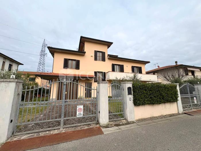 Casa con 6 locali in vendita in Fornacette, Calcinaia